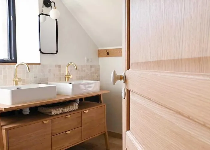 La Grange Et Le Nid *